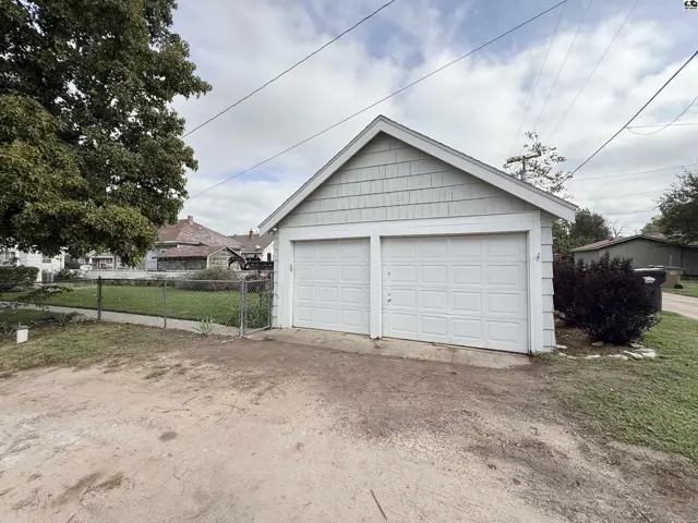 Photo of 115 E 14th Ave, Hutchinson, KS