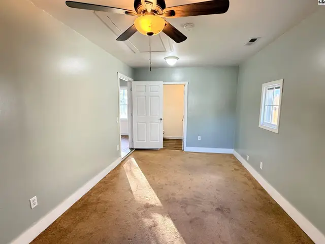 Photo of 1003 N Gregory St, Hutchinson, KS