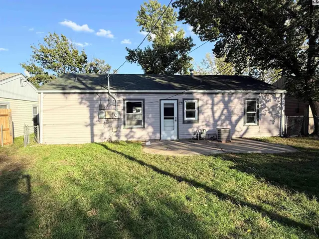 Photo of 1003 N Gregory St, Hutchinson, KS