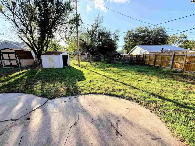 Photo of 1003 N Gregory St, Hutchinson, KS