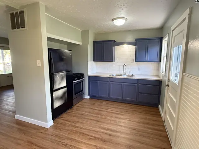 Photo of 1003 N Gregory St, Hutchinson, KS
