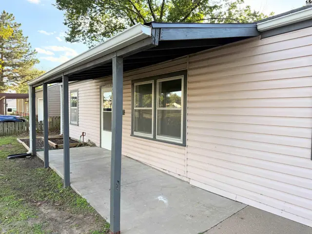 Photo of 1003 N Gregory St, Hutchinson, KS