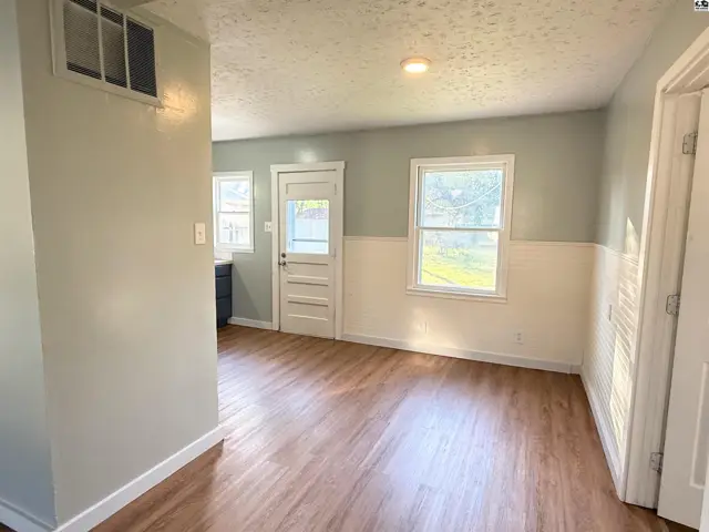 Photo of 1003 N Gregory St, Hutchinson, KS