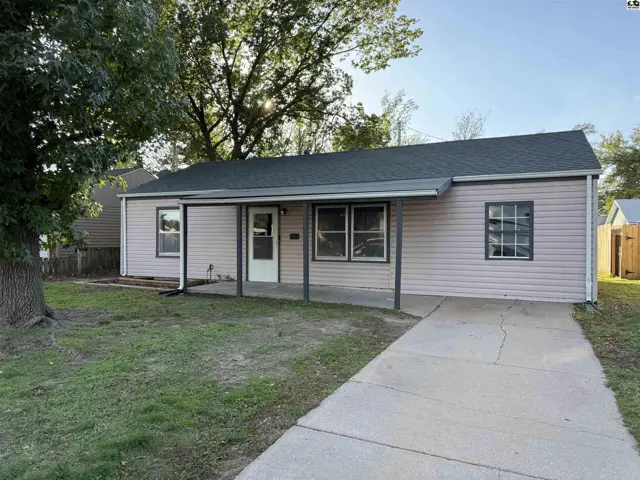 Photo of 1003 N Gregory St, Hutchinson, KS