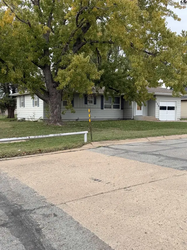 Photo of 221 S Clark, Lyons, KS