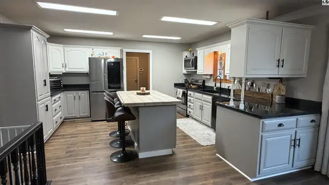 Photo of 120 W Fairview Rd, Canton, KS
