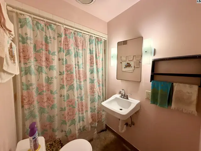Photo of 1000 W 18th Ave, Hutchinson, KS