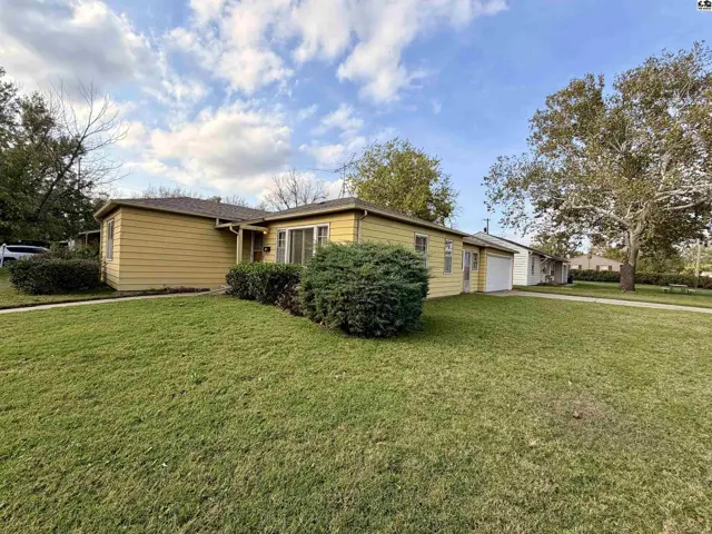 Photo of 1000 W 18th Ave, Hutchinson, KS