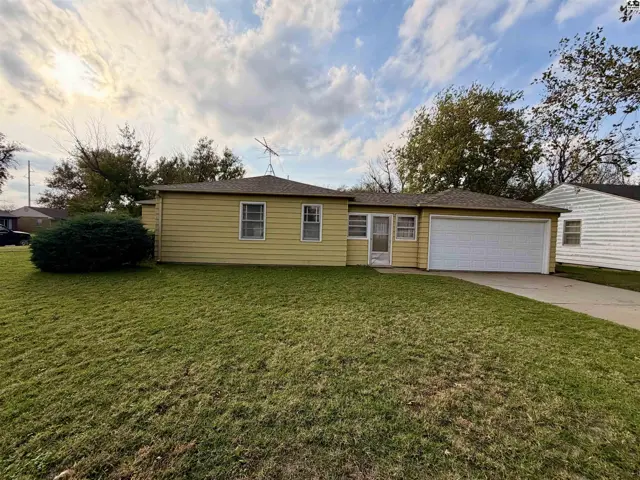 Photo of 1000 W 18th Ave, Hutchinson, KS