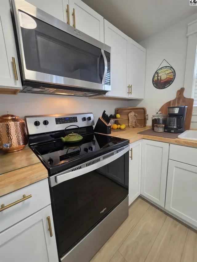 Photo of 321 N Harrison St, Lindsborg, KS