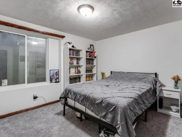 Photo of 103 Brookview Ct, Hutchinson, KS