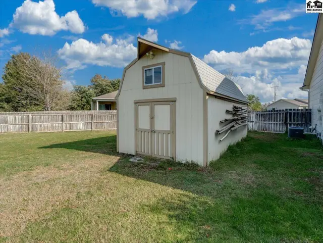 Photo of 103 Brookview Ct, Hutchinson, KS
