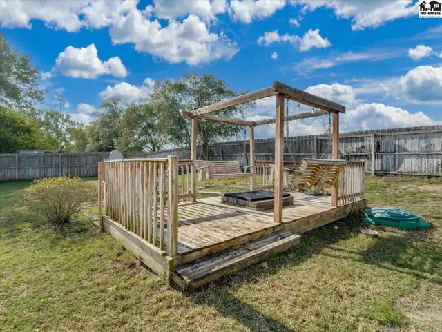 Photo of 103 Brookview Ct, Hutchinson, KS