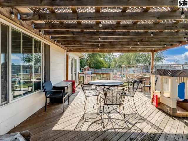 Photo of 103 Brookview Ct, Hutchinson, KS