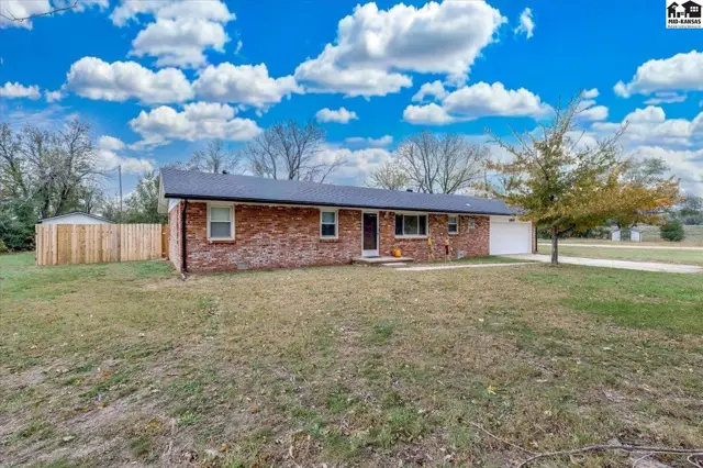 Photo of 1807 Tracy Lane Terr, Hutchinson, KS