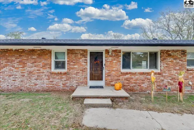 Photo of 1807 Tracy Lane Terr, Hutchinson, KS