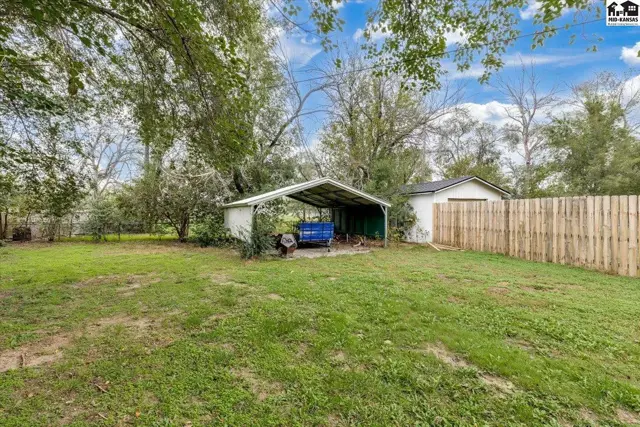 Photo of 1807 Tracy Lane Terr, Hutchinson, KS