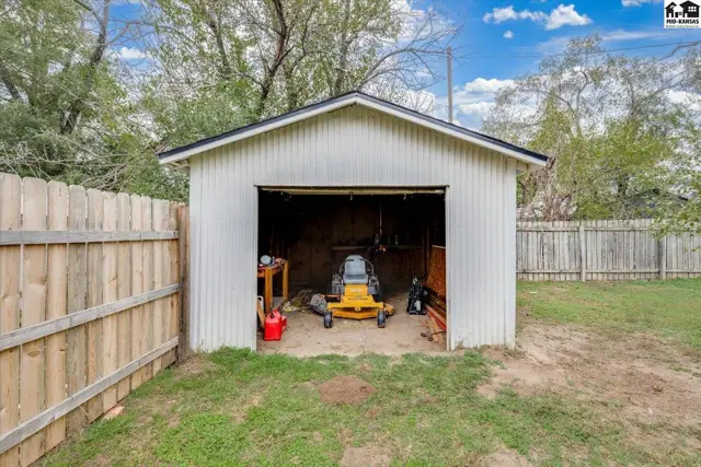 Photo of 1807 Tracy Lane Terr, Hutchinson, KS